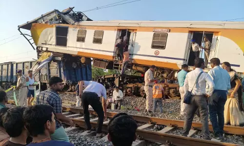 मालगाड़ी और मेमू पैसेंजर में टक्कर, मृतकों के परिजनों को मिलेगा 10 लाख का मुआवजा