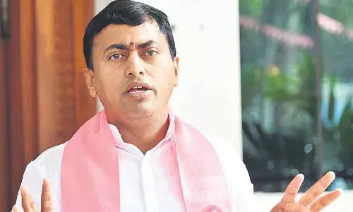 BRS नेता राकेश रेड्डी ने मंत्री अजहरुद्दीन की पोस्ट पर टिप्पणी की आलोचना की BRS नेता राकेश रेड्डी ने मंत्री अजहरुद्दीन की पोस्ट पर टिप्पणी की आलोचना की