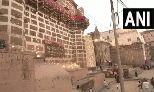 वाराणसी में देव दीपावली की तैयारी चरम पर, गंगा घाटों पर LED लाइटों से जगमगाने लगा काशी