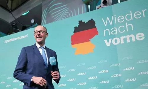 German चांसलर मर्ज़: सीरिया में गृह युद्ध खत्म, शरणार्थियों के लिए आधार नहीं German चांसलर मर्ज़: सीरिया में गृह युद्ध खत्म, शरणार्थियों के लिए आधार नहीं