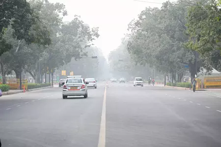 एनसीआर में बढ़ी ठंड, तापमान में लगातार गिरावट; तेज हवा से सुधरे हालात, एक्यूआई ऑरेंज जोन में एनसीआर में बढ़ी ठंड, तापमान में लगातार गिरावट; तेज हवा से सुधरे हालात, एक्यूआई ऑरेंज जोन में
