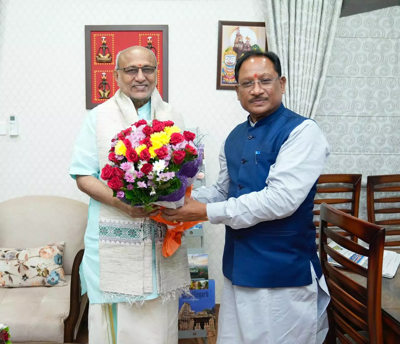CM विष्णुदेव साय ने राजभवन में उपराष्ट्रपति सीपी राधाकृष्णन से की मुलाकात CM विष्णुदेव साय ने राजभवन में उपराष्ट्रपति सीपी राधाकृष्णन से की मुलाकात