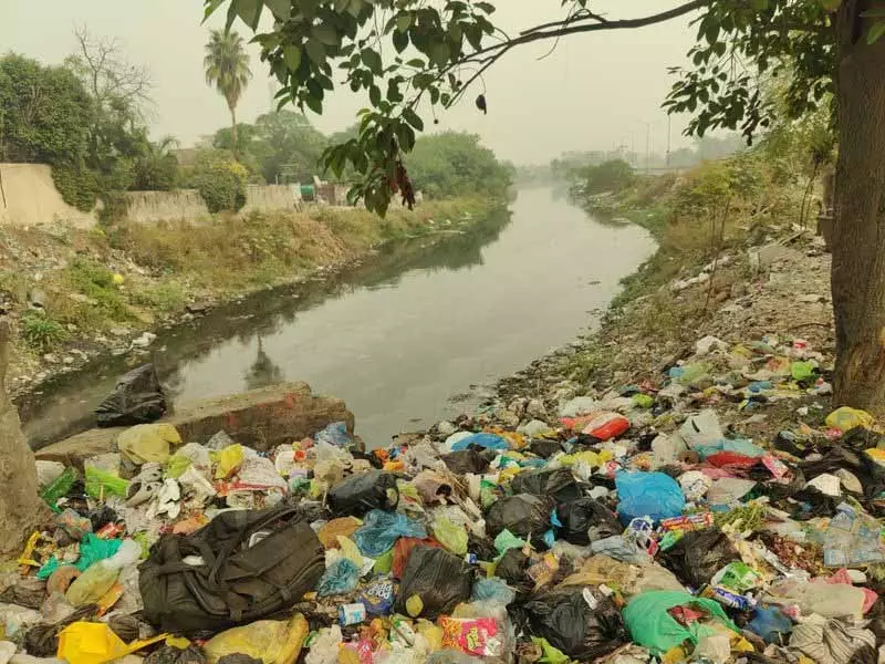अनियोजित विकास और जहरीले नाले ने Amritsar के ऐतिहासिक गांव को बर्बाद कर दिया अनियोजित विकास और जहरीले नाले ने Amritsar के ऐतिहासिक गांव को बर्बाद कर दिया