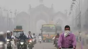 Lucknow: जहरीली हवा और धुंध से स्वास्थ्य प्रभावित, AQI 235 दर्ज Lucknow: जहरीली हवा और धुंध से स्वास्थ्य प्रभावित, AQI 235 दर्ज