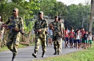 कफ सिरप की बोतलों को लेकर BSF जवानों और बंगाल पुलिस के बीच झड़प कफ सिरप की बोतलों को लेकर BSF जवानों और बंगाल पुलिस के बीच झड़प