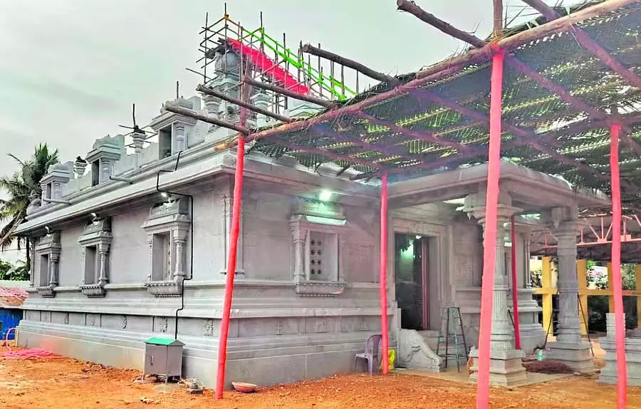 Channapatna : मुस्लिम व्यवसायी ने मंदिर का जीर्णोद्धार कराया Channapatna : मुस्लिम व्यवसायी ने मंदिर का जीर्णोद्धार कराया