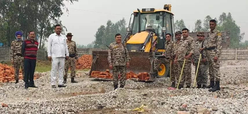 Bareilly: सीबीगंज में प्रशासन ने 18 बीघा अवैध कॉलोनी पर बुलडोजर चलाया Bareilly: सीबीगंज में प्रशासन ने 18 बीघा अवैध कॉलोनी पर बुलडोजर चलाया
