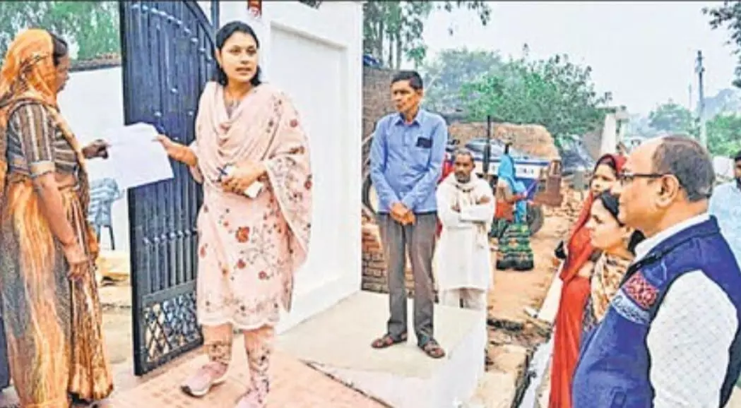 Bareilly: फर्जी वोटरों की पहचान, पात्र मतदाताओं के नाम जोड़ने का अभियान Bareilly: फर्जी वोटरों की पहचान, पात्र मतदाताओं के नाम जोड़ने का अभियान
