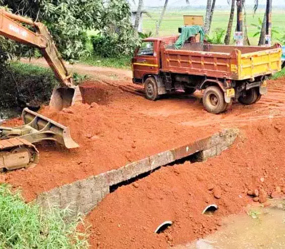 Kerala : क्षतिग्रस्त पुटानकोविलकम पुल को नौगम्य बना दिया गया Kerala : क्षतिग्रस्त पुटानकोविलकम पुल को नौगम्य बना दिया गया