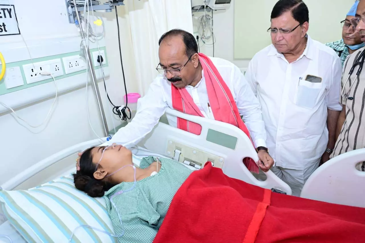 बिलासपुर रेल हादसे में घायल लोगों से मिले डिप्टी सीएम अरुण साव बिलासपुर रेल हादसे में घायल लोगों से मिले डिप्टी सीएम अरुण साव