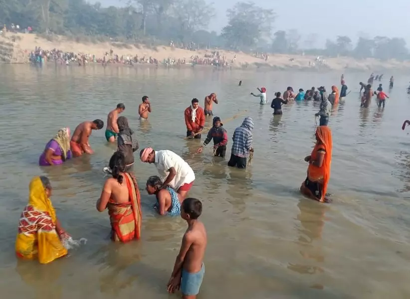 Kamalganj: अव्यवस्था से प्रभावित कार्तिक पूर्णिमा स्नान, श्रद्धालु परेशान Kamalganj: अव्यवस्था से प्रभावित कार्तिक पूर्णिमा स्नान, श्रद्धालु परेशान