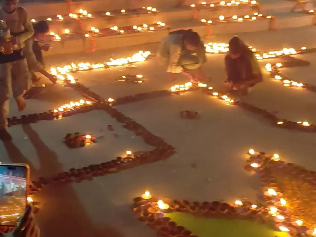 Farrukhabad: श्रद्धालुओं ने दीपदान और गंगा आरती से बढ़ाई पुण्यात्मा की छटा Farrukhabad: श्रद्धालुओं ने दीपदान और गंगा आरती से बढ़ाई पुण्यात्मा की छटा