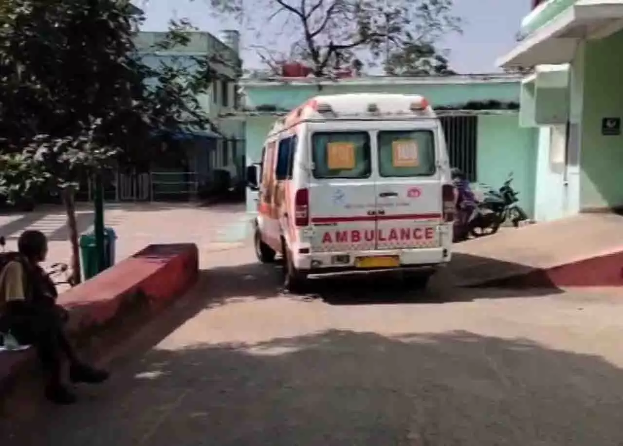 Cuttack में एक व्यक्ति ने पत्नी और ससुराल वालों पर चाकू से हमला किया Cuttack में एक व्यक्ति ने पत्नी और ससुराल वालों पर चाकू से हमला किया