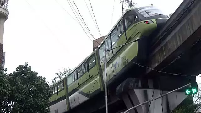 टेस्ट रन के दौरान मोनोरेल झुक गई; बड़ा हादसा टल गया टेस्ट रन के दौरान मोनोरेल झुक गई; बड़ा हादसा टल गया