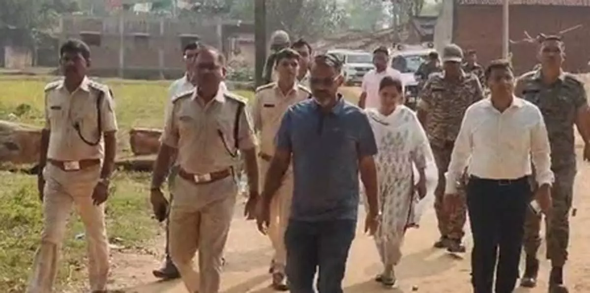 शोभायात्रा के दौरान हिंसक झड़प, 20 से अधिक लोग घायल शोभायात्रा के दौरान हिंसक झड़प, 20 से अधिक लोग घायल