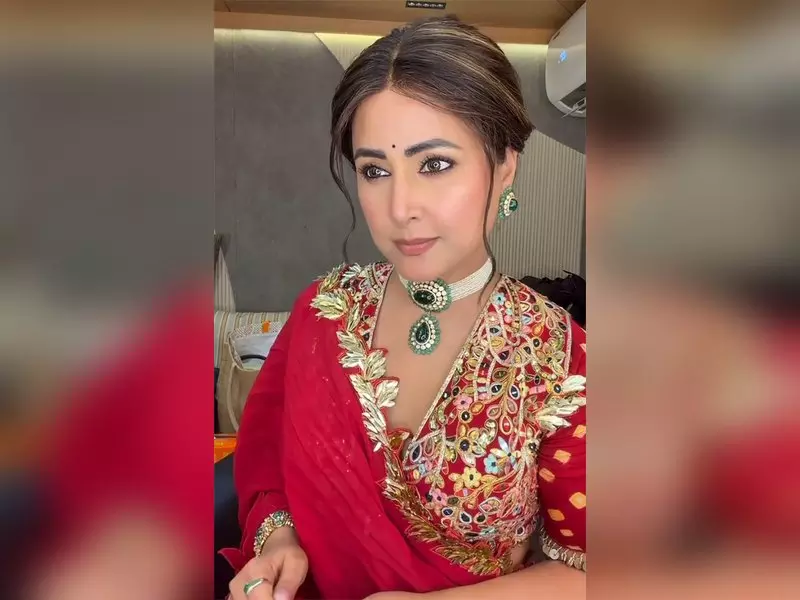 हिना खान ने K3G के iconic डायलॉग के साथ दिखाई अपनी अंजलि वाली झलक हिना खान ने K3G के iconic डायलॉग के साथ दिखाई अपनी अंजलि वाली झलक