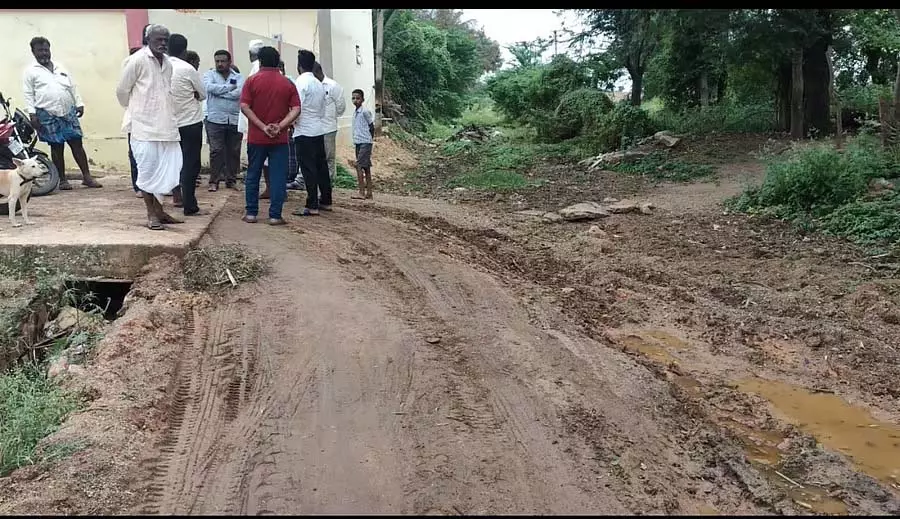 पंचायत की लापरवाही: मल्लापुर, एक अस्वच्छ जगह पंचायत की लापरवाही: मल्लापुर, एक अस्वच्छ जगह