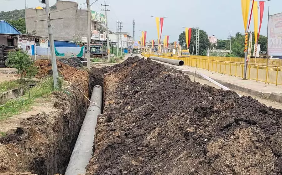 पीने के पानी की पाइपलाइन के काम में धीमी प्रगति: लोगों के लिए एक बड़ी परेशानी पीने के पानी की पाइपलाइन के काम में धीमी प्रगति: लोगों के लिए एक बड़ी परेशानी