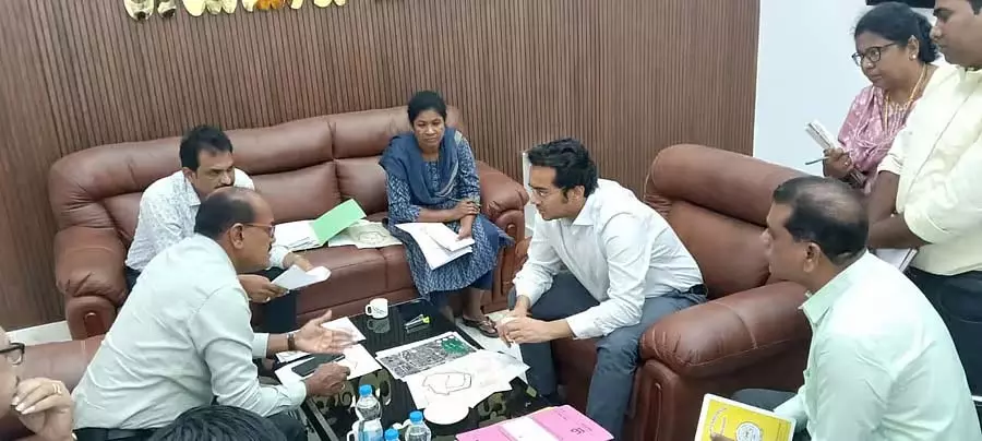 पुरातत्व विभाग की ज़मीन पर कब्ज़ा करने पर ₹1 लाख का जुर्माना: कमिश्नर देवराजू ने चेतावनी दी पुरातत्व विभाग की ज़मीन पर कब्ज़ा करने पर ₹1 लाख का जुर्माना: कमिश्नर देवराजू ने चेतावनी दी