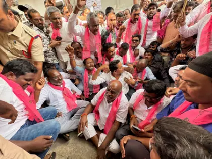 कपास खरीद को लेकर BRS ने तेलंगाना भाजपा सांसद के घर पर विरोध प्रदर्शन किया कपास खरीद को लेकर BRS ने तेलंगाना भाजपा सांसद के घर पर विरोध प्रदर्शन किया