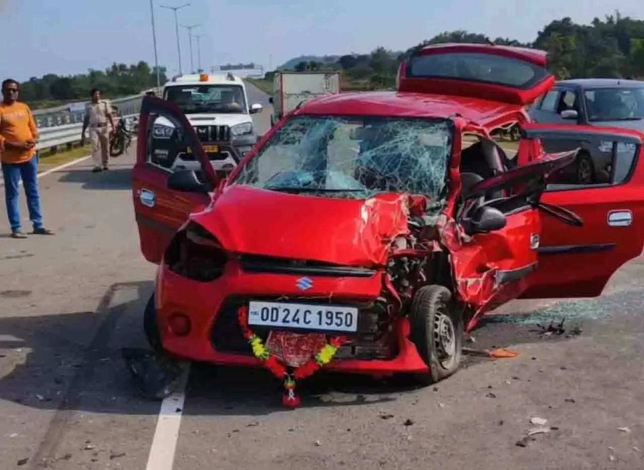 Odisha: कार-पिकअप टक्कर में वनकर्मी की मौत, 3 अन्य गंभीर Odisha: कार-पिकअप टक्कर में वनकर्मी की मौत, 3 अन्य गंभीर