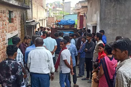 किराए के मकान में मिले दंपती के शव, एक साल पहले हुई थी शादी किराए के मकान में मिले दंपती के शव, एक साल पहले हुई थी शादी