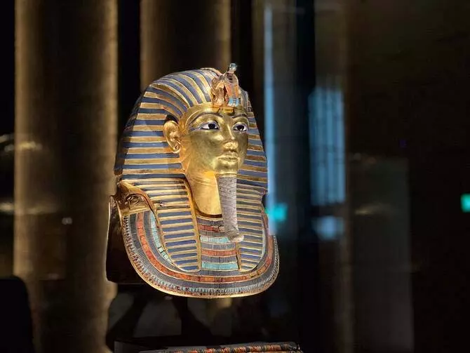 Grand Egyptian म्यूज़ियम आम लोगों के लिए खुला, पहले दिन 18,000 विज़िटर्स पहुंचे Grand Egyptian म्यूज़ियम आम लोगों के लिए खुला, पहले दिन 18,000 विज़िटर्स पहुंचे