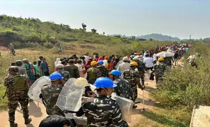 Palamu: पत्थर खदान खोलने की कोशिश में पुलिस टीम पर हमला Palamu: पत्थर खदान खोलने की कोशिश में पुलिस टीम पर हमला