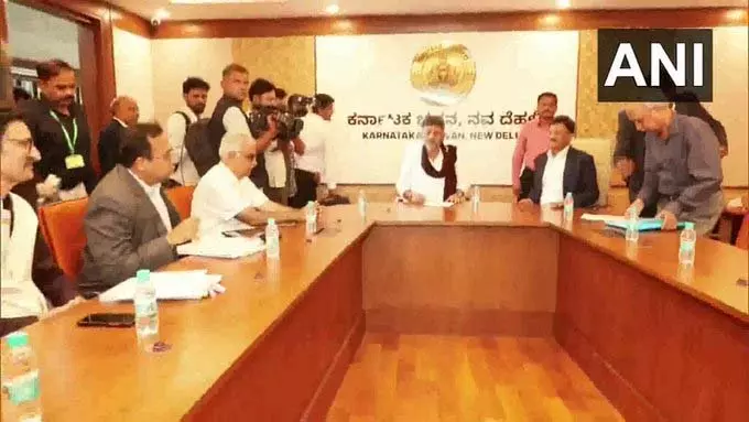 सिंचाई परियोजनाओं, सीएम डी.के. शिवकुमार की सुप्रीम कोर्ट वकीलों संग अहम बैठक सिंचाई परियोजनाओं, सीएम डी.के. शिवकुमार की सुप्रीम कोर्ट वकीलों संग अहम बैठक