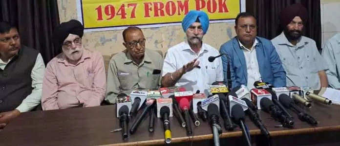 JAMMU: ट्रांसपोर्टरों ने सरकार द्वारा समस्याओं का समाधान न करने पर आंदोलन की धमकी दी JAMMU: ट्रांसपोर्टरों ने सरकार द्वारा समस्याओं का समाधान न करने पर आंदोलन की धमकी दी