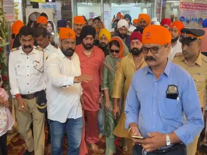 करीना, नेहा धूपिया, अंगद बेदी ने गुरुद्वारे में प्रार्थना की करीना, नेहा धूपिया, अंगद बेदी ने गुरुद्वारे में प्रार्थना की