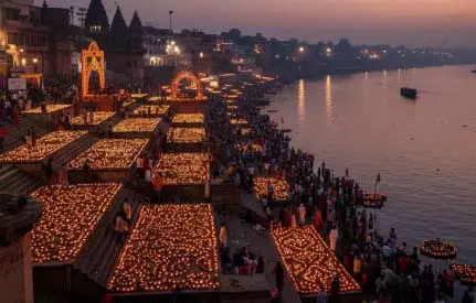 शुरू हुई देव दीपावली की धूम, गंगा घाटों पर सजेंगे लाखों दीपक शुरू हुई देव दीपावली की धूम, गंगा घाटों पर सजेंगे लाखों दीपक