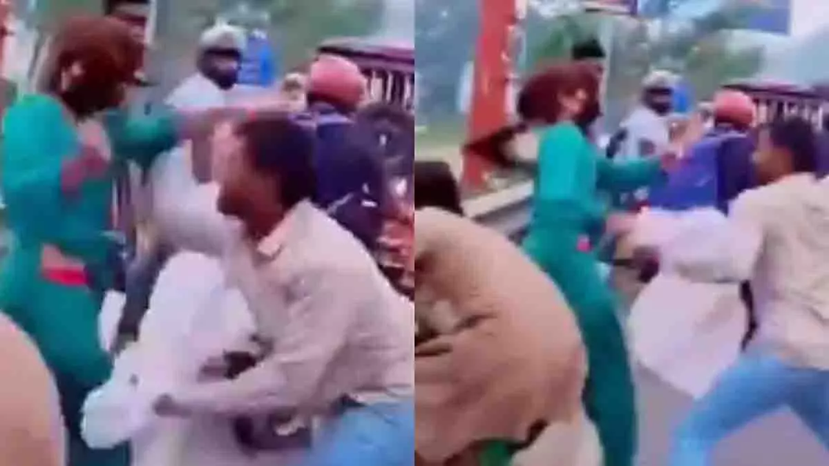 Moradabad: ऑटो ड्राइवर से लड़ते हुए यूट्यूबर महक और परी का वीडियो वायरल Moradabad: ऑटो ड्राइवर से लड़ते हुए यूट्यूबर महक और परी का वीडियो वायरल