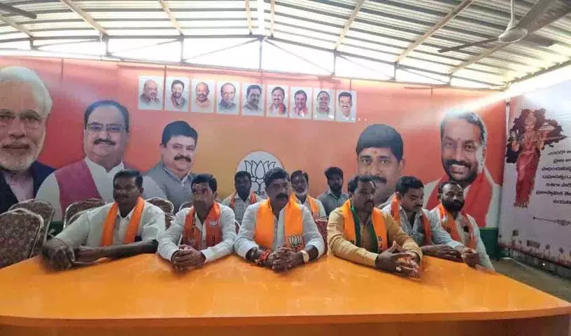 सीएम रेवंत रेड्डी बिना किसी तर्क के बात कर रहे हैं: भाजपा नेता Radhamallesh Goud सीएम रेवंत रेड्डी बिना किसी तर्क के बात कर रहे हैं: भाजपा नेता Radhamallesh Goud