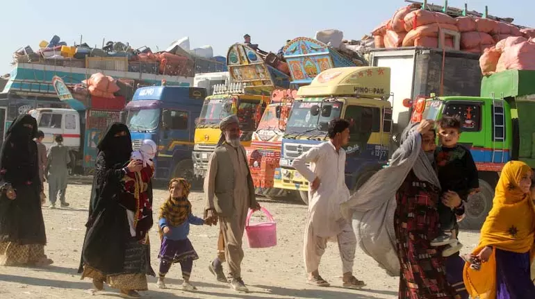 Pakistan अफ़गानों को अवैध रूप से जारी किए गए 2.5 लाख पहचान पत्र रद्द करेगा Pakistan अफ़गानों को अवैध रूप से जारी किए गए 2.5 लाख पहचान पत्र रद्द करेगा