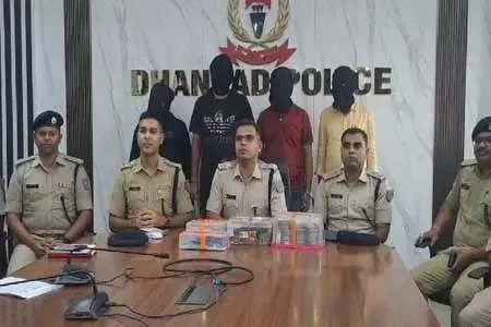 Gangster प्रिंस खान के ठिकानों से 17 लाख, 70 डीड बरामद, चार गिरफ्तार Gangster प्रिंस खान के ठिकानों से 17 लाख, 70 डीड बरामद, चार गिरफ्तार