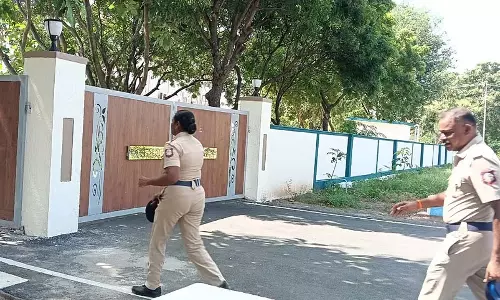 करूर घटना: CBI अधिकारियों ने पुलिस असिस्टेंट इंस्पेक्टरों और पुलिस कांस्टेबलों से पूछताछ की करूर घटना: CBI अधिकारियों ने पुलिस असिस्टेंट इंस्पेक्टरों और पुलिस कांस्टेबलों से पूछताछ की
