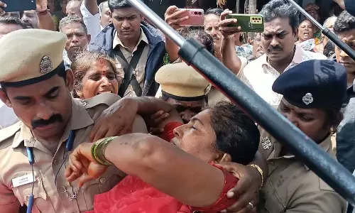 Tamil Nadu: मंदिर की ज़मीन पर दुकानों को सील करने को लेकर लोगों और अधिकारियों के बीच झड़प