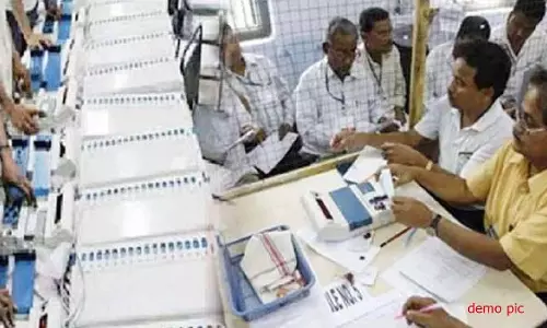 नगर निगम चुनाव के पहले चरण की घोषणा; महायुति 21 कैबिनेट फैसलों के साथ तैयारी में जुटी नगर निगम चुनाव के पहले चरण की घोषणा; महायुति 21 कैबिनेट फैसलों के साथ तैयारी में जुटी