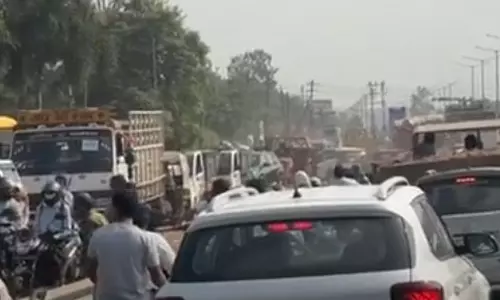नवा रायपुर में भारी जाम, एयर शो देखने उमड़ी भीड़ नवा रायपुर में भारी जाम, एयर शो देखने उमड़ी भीड़
