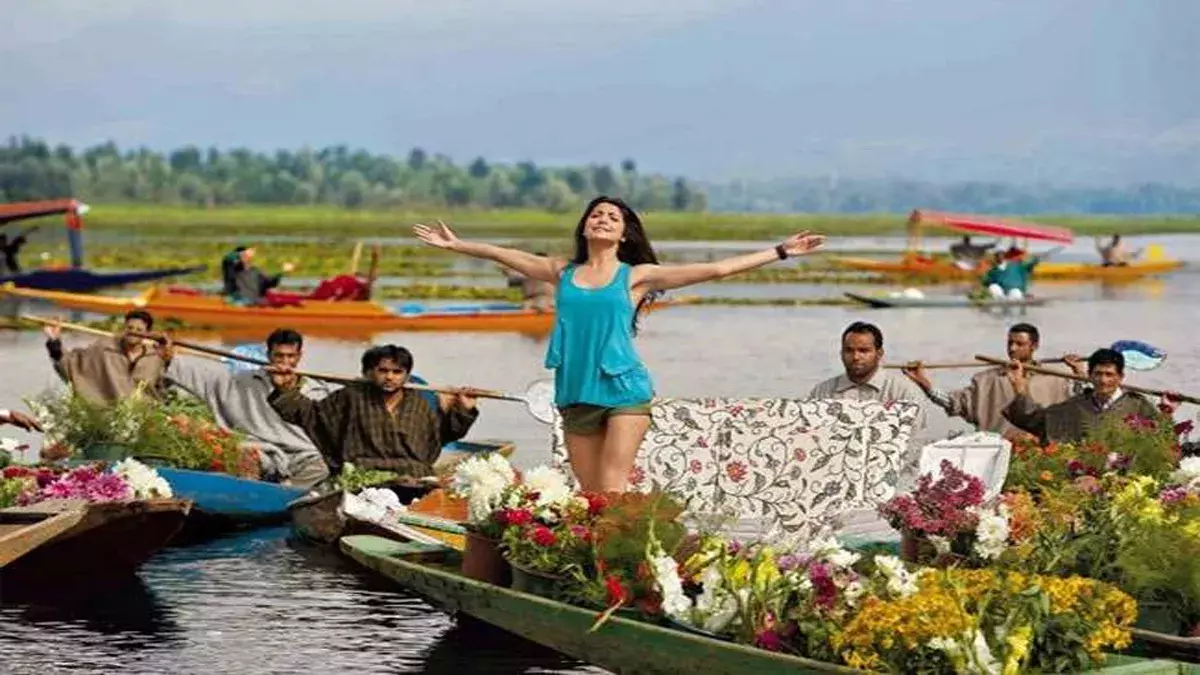 Srinagar: फिल्म इंडस्ट्री की वापसी, कश्मीर में शूटिंग को मिली मंजूरी