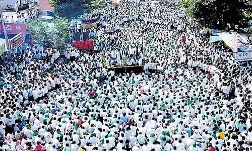 गन्ना किसानों का आंदोलन तेज़ हुआ: बेलगाम शहर पूरी तरह से ठप, BJP ने सरकार को चेतावनी दी गन्ना किसानों का आंदोलन तेज़ हुआ: बेलगाम शहर पूरी तरह से ठप, BJP ने सरकार को चेतावनी दी