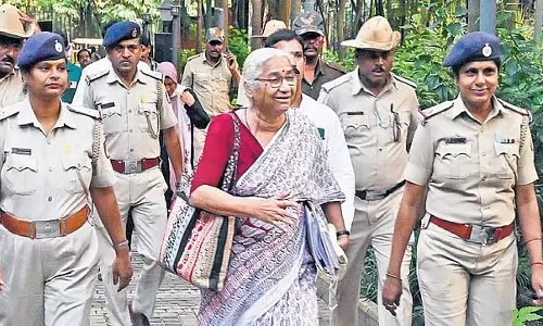 मेधा पाटकर ने CM से होन्नावर पोर्ट और शरावती प्रोजेक्ट को छोड़ने की अपील की मेधा पाटकर ने CM से होन्नावर पोर्ट और शरावती प्रोजेक्ट को छोड़ने की अपील की