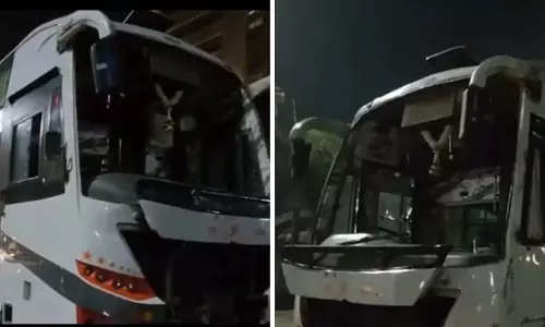 Mumbai : कोपरखैरने से पंढरपुर जा रही तीर्थयात्रियों से भरी बस ठाणे-बेलापुर रोड पर दुर्घटनाग्रस्त हो गई