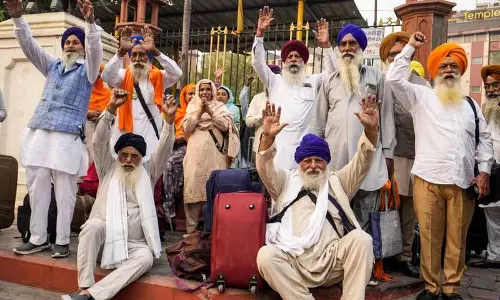 Guru Nanak Dev की जयंती से संबंधित कार्यक्रमों में भाग लेने के लिए भारतीय सिख पाकिस्तान पहुंचे