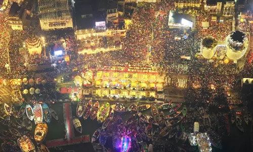 देव दीपावली पर PM Modi ने कहा, हमारी पवित्र परंपराएं सभी के जीवन को रोशन करें देव दीपावली पर PM Modi ने कहा, हमारी पवित्र परंपराएं सभी के जीवन को रोशन करें