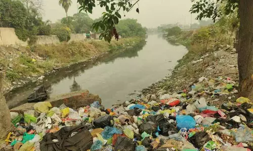 अनियोजित विकास और जहरीले नाले ने Amritsar के ऐतिहासिक गांव को बर्बाद कर दिया अनियोजित विकास और जहरीले नाले ने Amritsar के ऐतिहासिक गांव को बर्बाद कर दिया