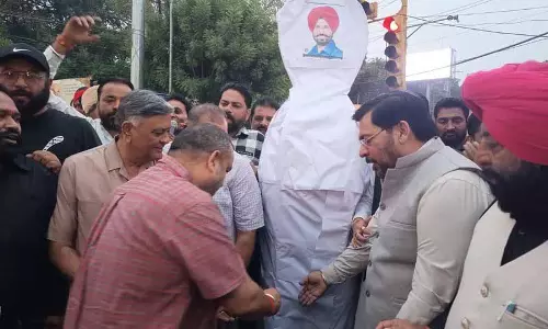 पूर्व गृह मंत्री Buta Singh पर वारिंग की टिप्पणी पर विरोध प्रदर्शन जारी पूर्व गृह मंत्री Buta Singh पर वारिंग की टिप्पणी पर विरोध प्रदर्शन जारी