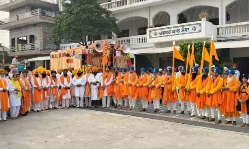 Guruparva के उपलक्ष्य में श्रद्धालुओं ने साहनेवाल में निकाली भव्य शोभायात्रा Guruparva के उपलक्ष्य में श्रद्धालुओं ने साहनेवाल में निकाली भव्य शोभायात्रा