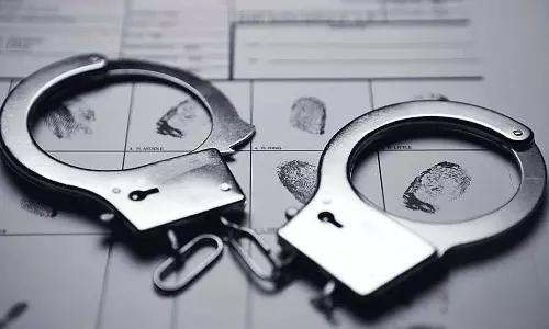Mumbai : डी मार्ट स्टोर पर महिलाओं को निशाना बनाने वाला सीरियल स्नैचर गिरफ्तार